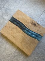 Holzbrett mit Epoxidharz Flussdesign