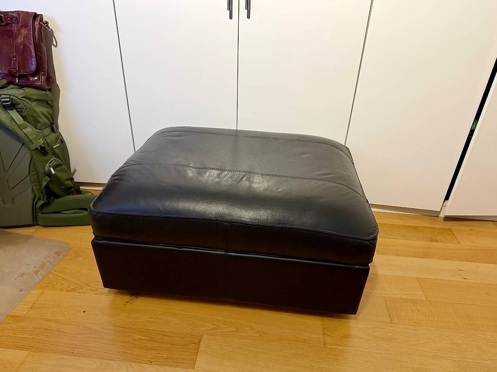 Ikea Sgabelli: Ikea Kivik Hocker / Pouf Leder – Usato da Liestal venduto da 0zwo11