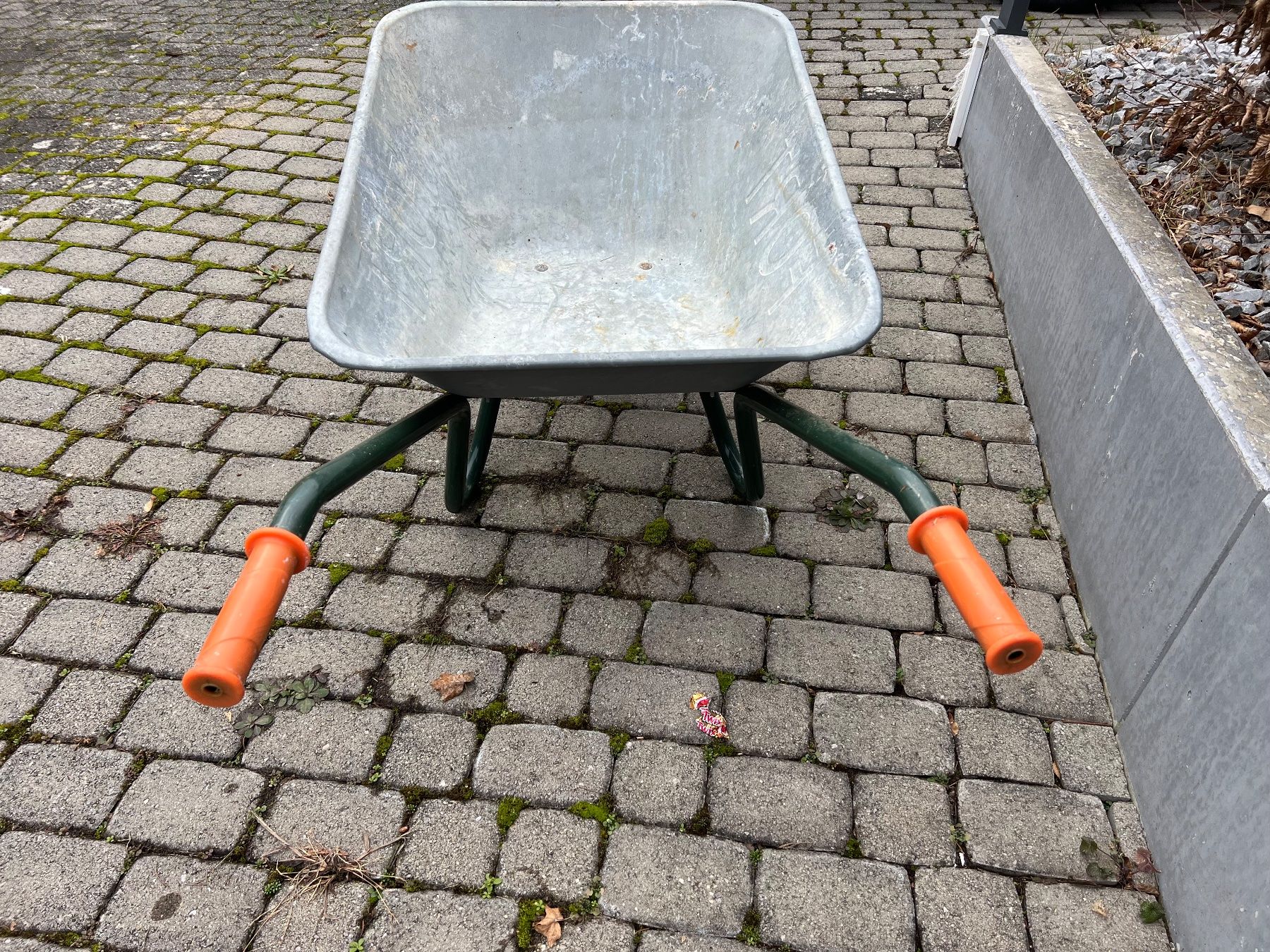 Schubkarren: Robuste Schubkarre für den Garten – Gebraucht aus Olten von  2