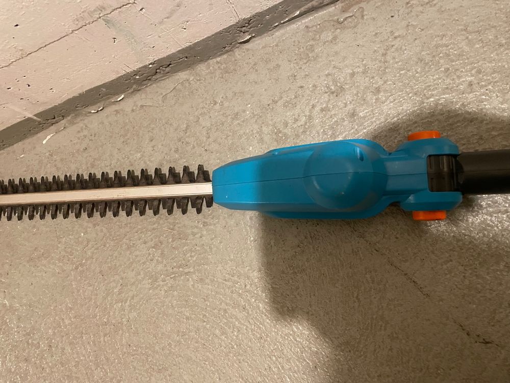 Gardena AkkuTeleskopHeckenschere THS Li18/42 mit Akku Kaufen auf