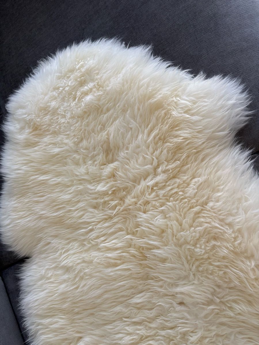 Tapis: Schaffell Teppich weiss neuwertig – D'occasion à Wimmis par rimnakit 1