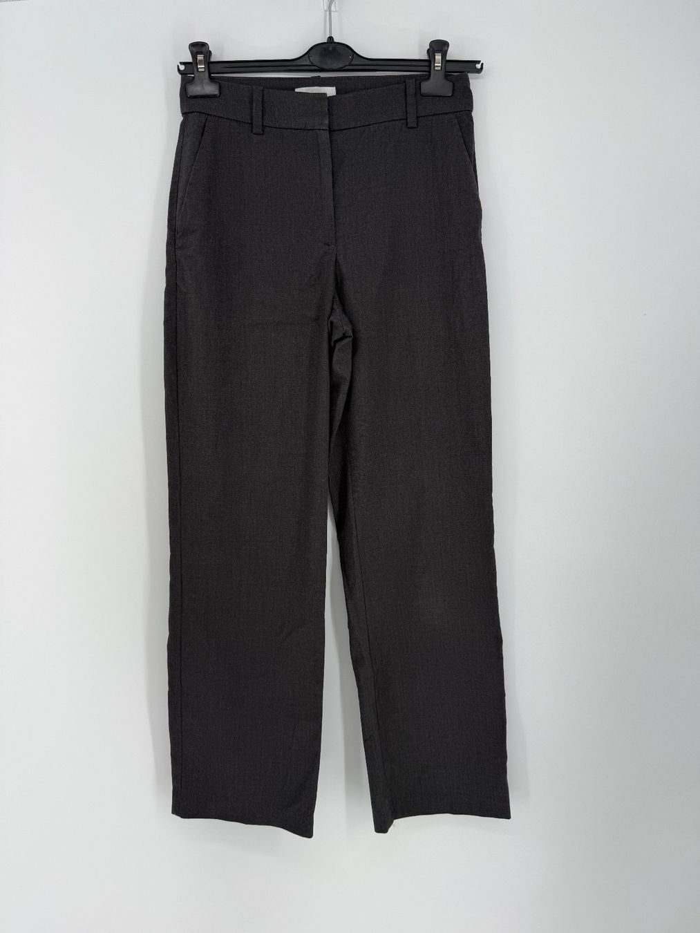 H&M Pantaloni: graue Stoffhose Gr. 36 von H&M – Usato da Auenstein venduto da moin.