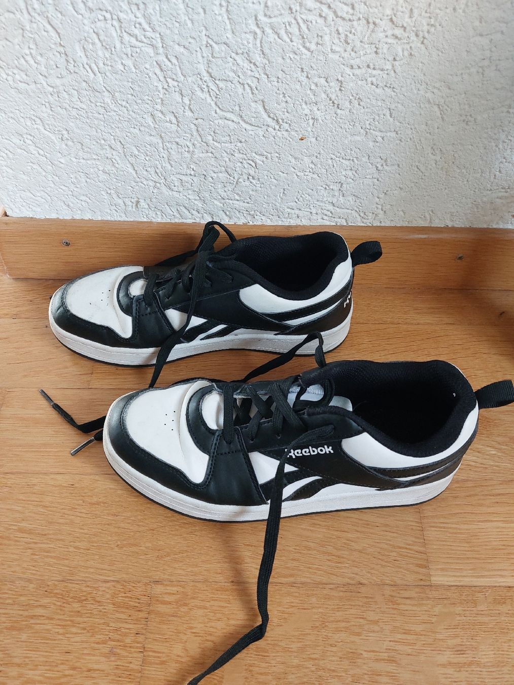 Reebok Scarpe per ragazzi: Reebok schule gr35 – Usato da Adliswil venduto da Jenhrt 1