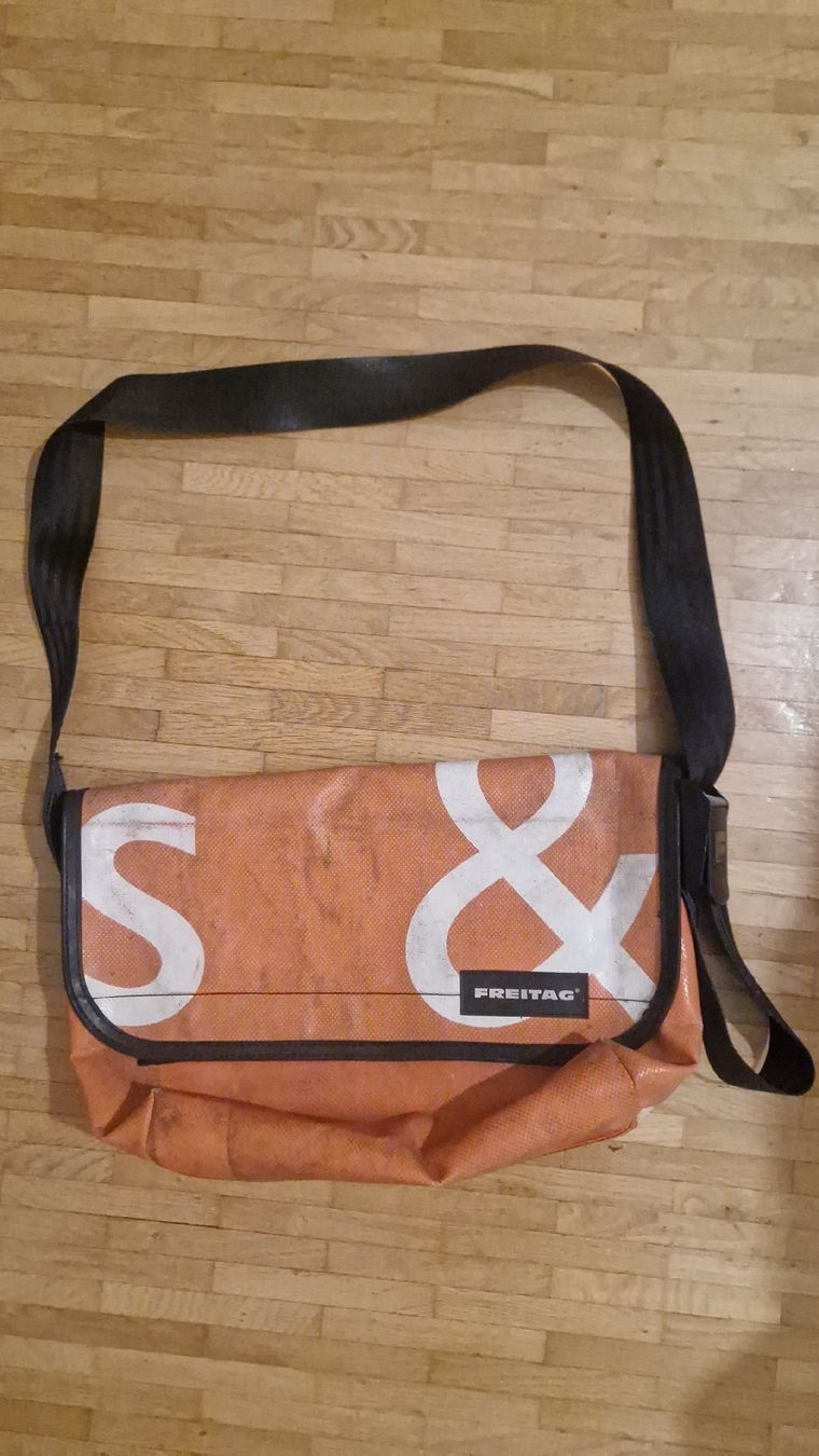 Freitag Taschen: Freitag Messenger Bag - Orange Design  – Gebraucht aus Zürich von MarianaMoore 3