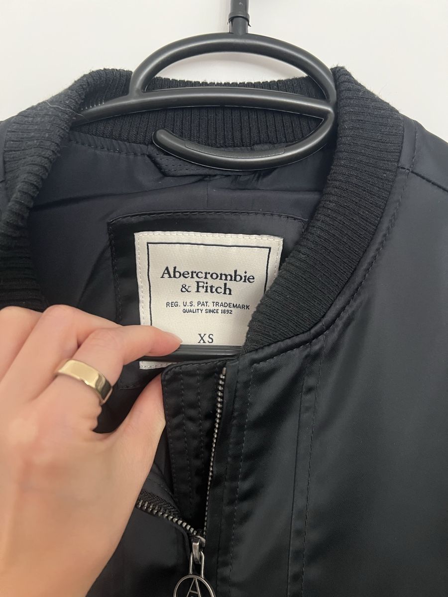 Abercrombie Giacche: Schwarze Abercrombie & Fitch Bomberjacke – Usato da Dietikon venduto da Mischi2167 2