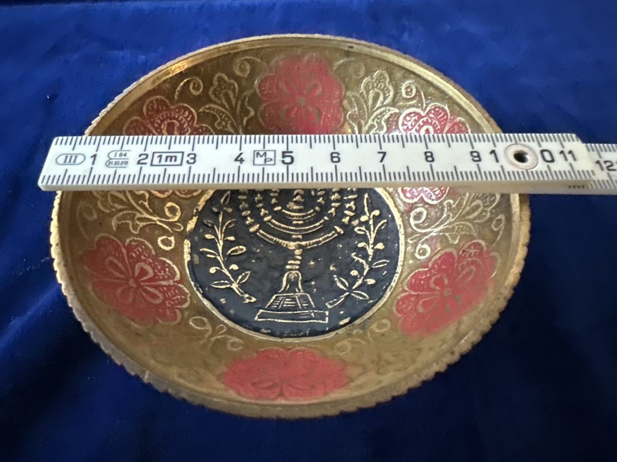 Schalen: Dekorative Vintage Messingschale mit rotem Blumenmuster – Gebraucht aus Zürich von Chaeffeler 2