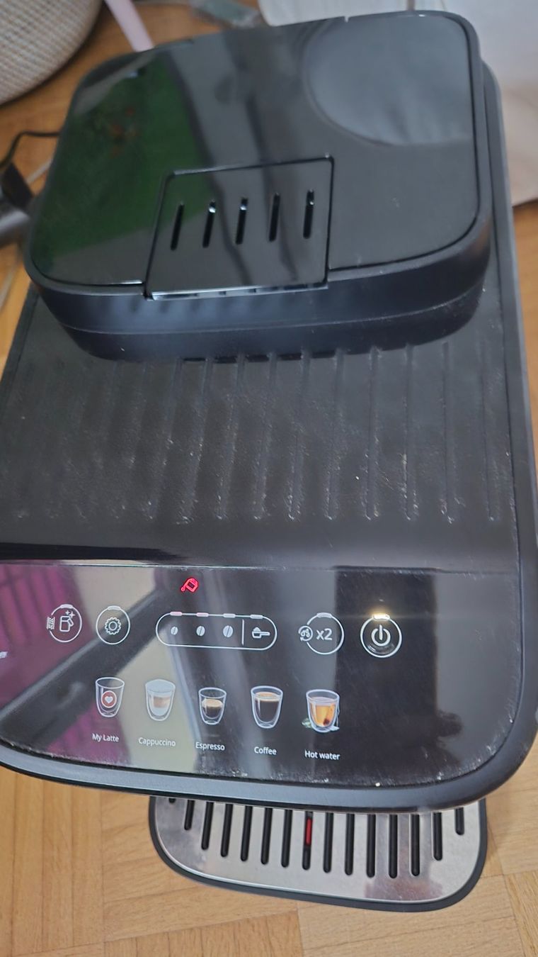 De'Longhi Kaffeemaschinen & Espressomaschinen: De Longhi Vollautomat Kaffeemaschine – Neu (gemäss Beschreibung) aus Liebefeld von Straycats 1