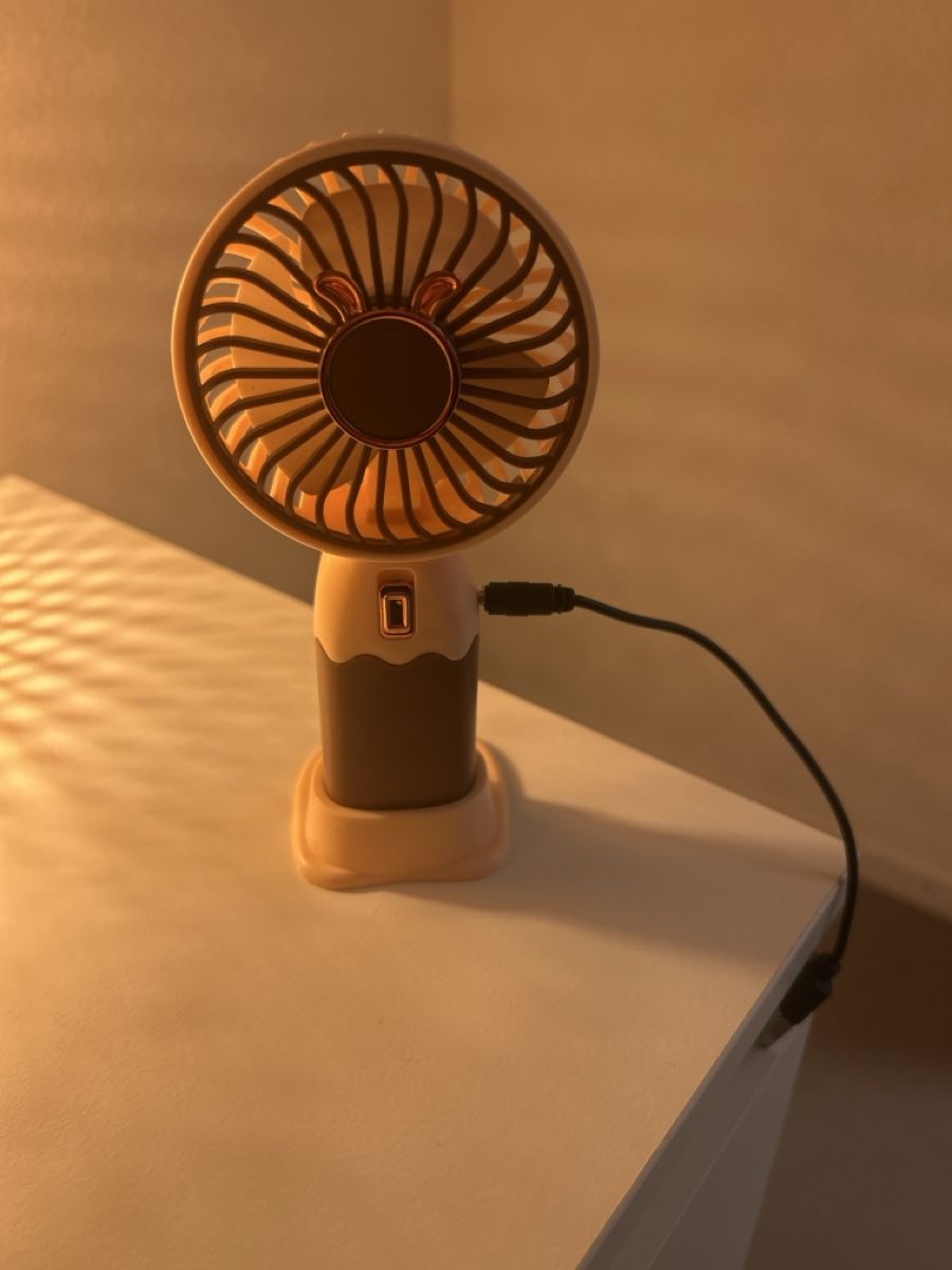 Ventilateurs: Mini Ventilator mit Ladegerät – Neuf (Voir description) à Ebikon par vono.i
