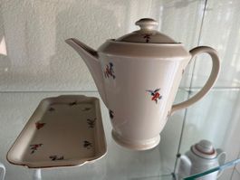 Kaffee-Krug mit Beilage