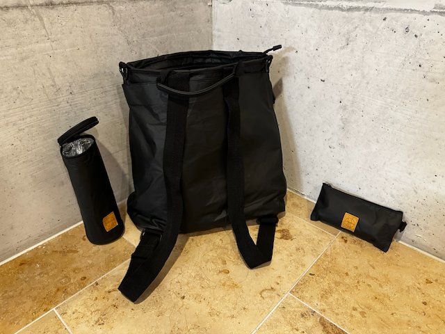 Lässig Rucksäcke: Lässig Wickelrucksack "Rolltop Backpack" schwarz, 3-teiliges – Gebraucht aus Bassersdorf von schustbn 3