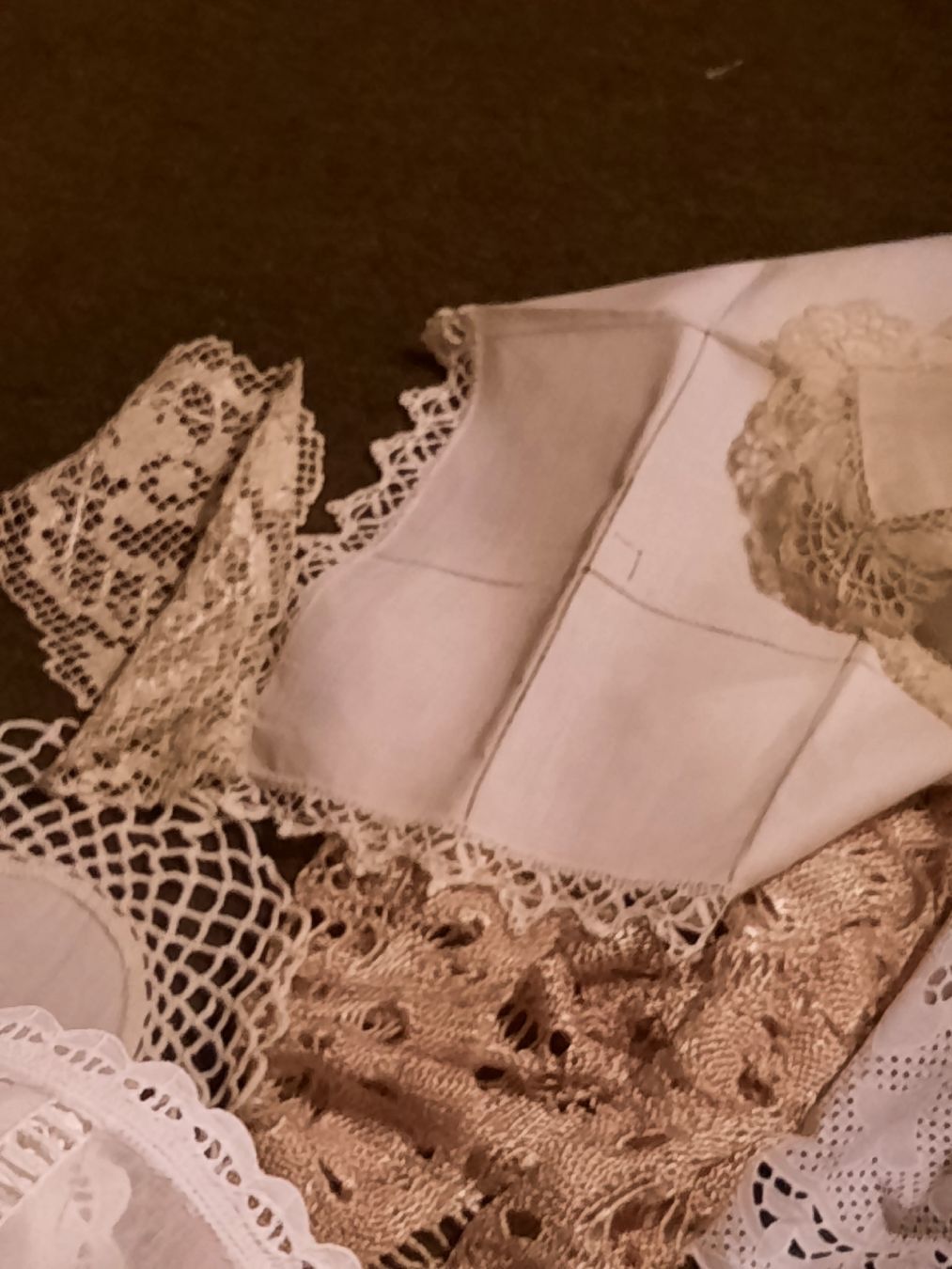 Altra biancheria da tavola: Alte Deckchen, Tischdecken, Läufer - Vintage Textilien! – Usato da Busswil BE venduto da balu37 8