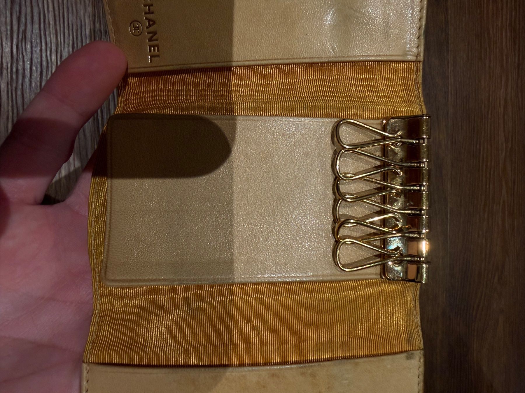 Chanel Autres vêtements & accessoires: Chanel Schlüssel-Etui – D'occasion à Münchenbuchsee par arouse.swiss 3