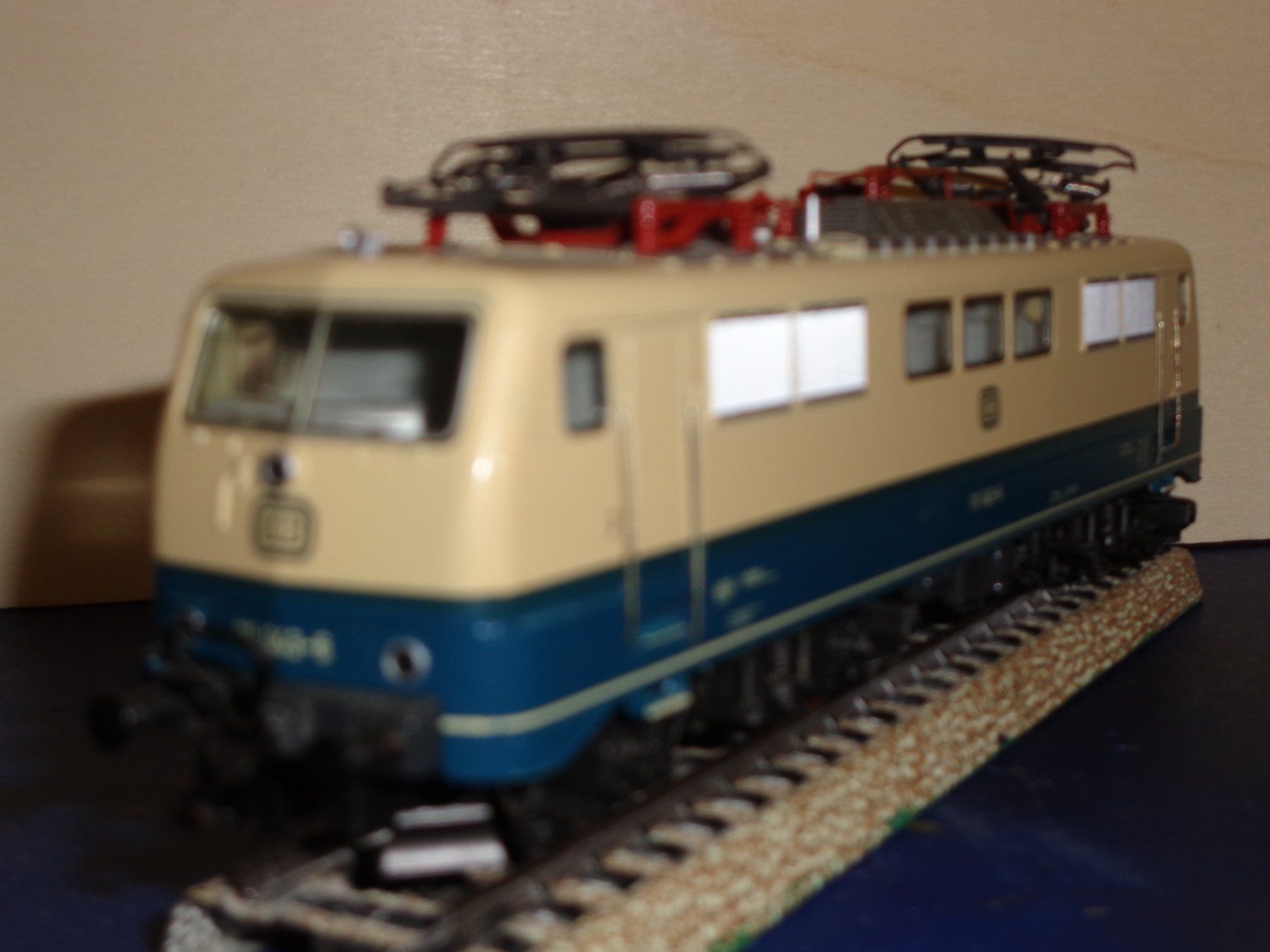 Märklin Modellini di ferrovie: Elektrolokomotive DB 111 043-6 Modellbahn – Usato da Untersiggenthal venduto da Franz070