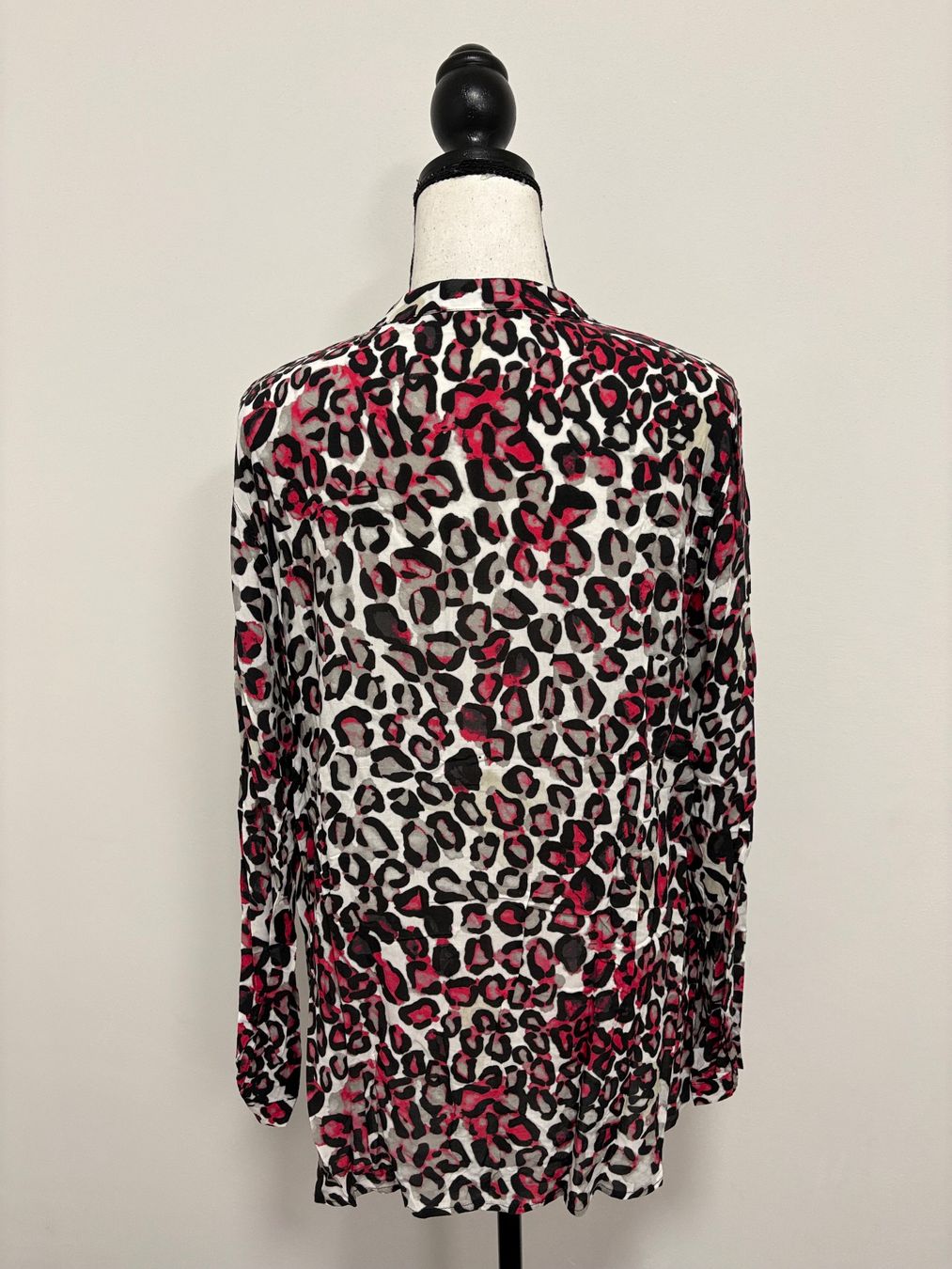 Brax Camicette: Brax Bluse mit Leo-Print pink grau Viskose 40 – Nuovo (secondo la descrizione) da Regensdorf venduto da secondchancefashion 3
