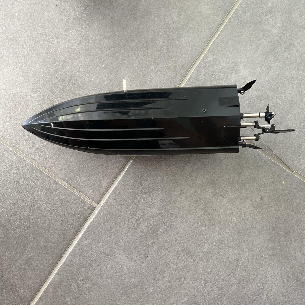 Modellismo RC: Ferngesteuertes Rennboot "MagicVee" - Top Zustand! – Usato da Kirchberg BE venduto da SnoringMan 2
