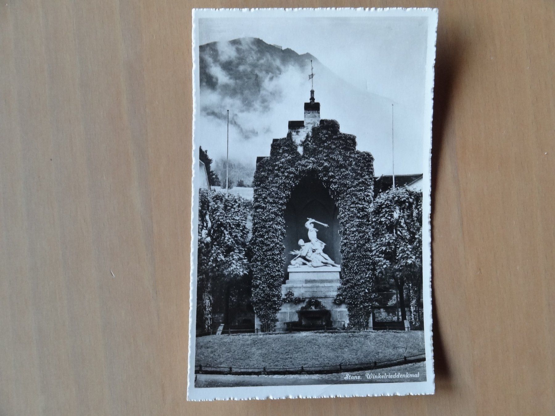 Cartoline postali: Stans - NW - Winkelrieddenkmal – Usato da St Léonard venduto da Riglin