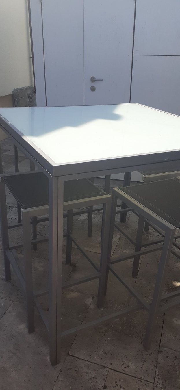 Tischset: Bartisch mit 4 Hocker – Gebraucht aus Niederönz von mola-one 2