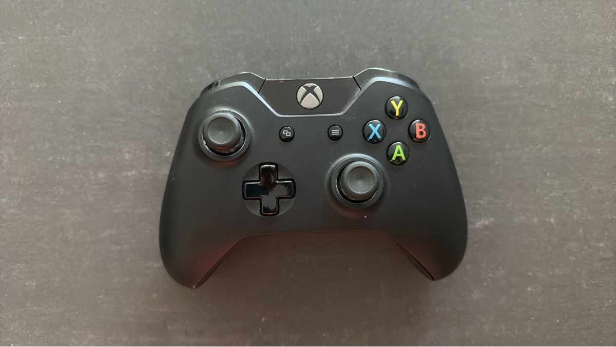 Microsoft Consoles: Xbox One Controller schwarz guter Zustand – D'occasion à Baden par rot_shp9