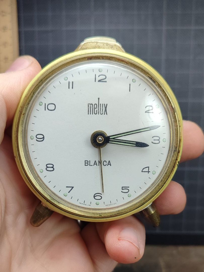 Sveglie: Wunderschöner alter Wecker Nr64 Melux Blanca – Usato da Gelterkinden venduto da MYSTOREFORYOU4460