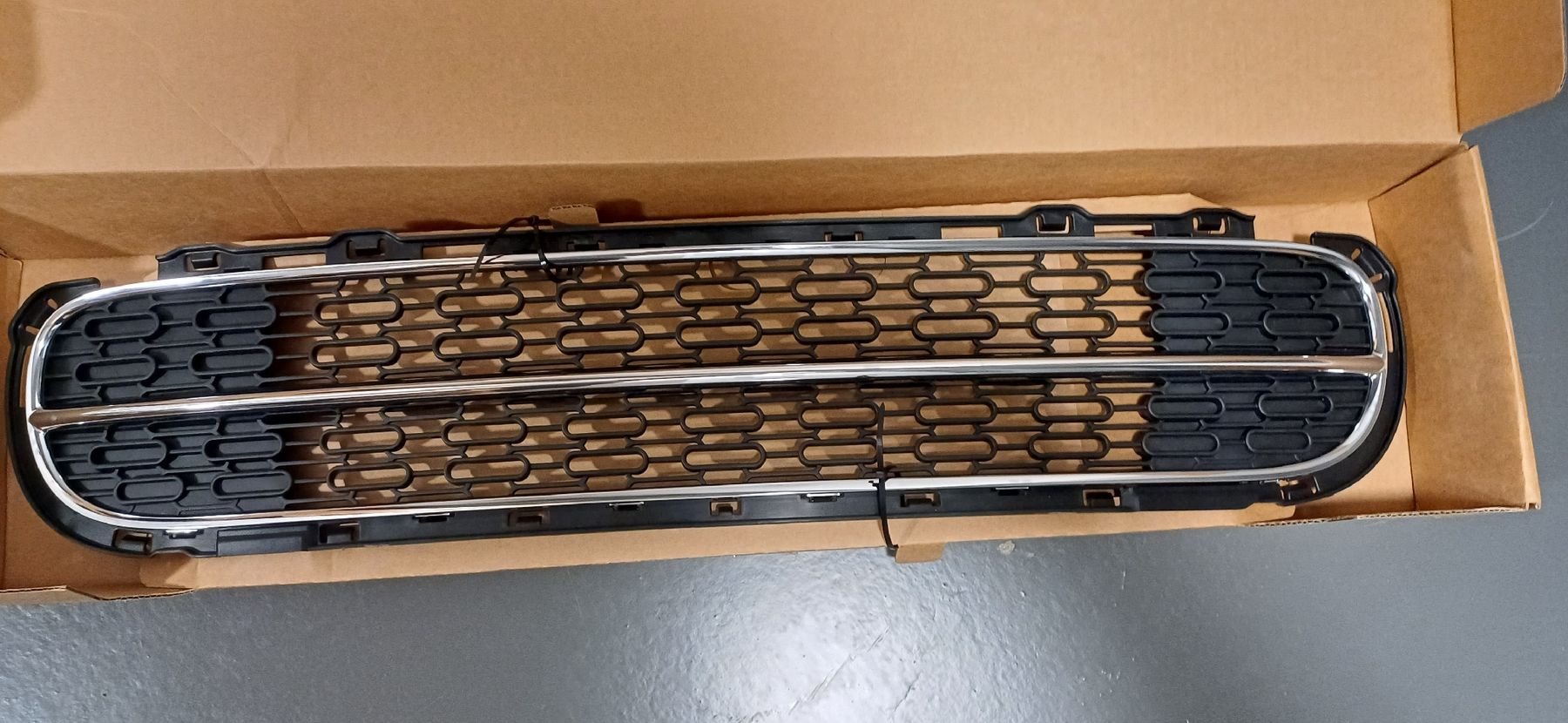 Mini Tutti pezzi di ricambio auto: Ziergitter unten Mini R56 – Nuovo e nell'imballaggio originale da Dübendorf venduto da LZ9374