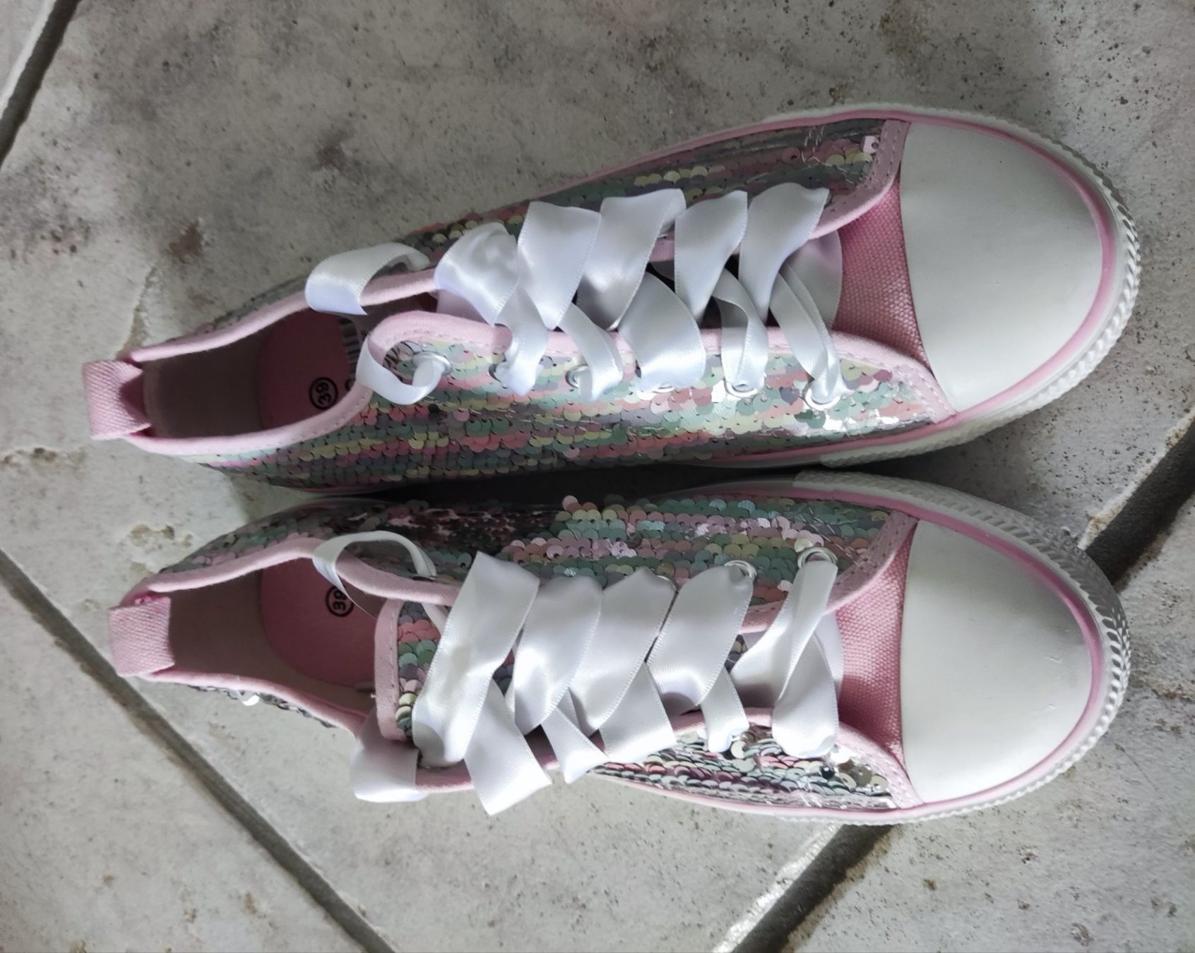 Scarpe da donna: CLAUDIA GHIZZANI SNEAKER GR.39 – Usato da Chur venduto da Rodanisa 7