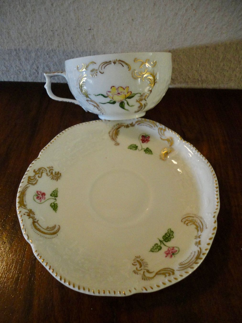 Rosenthal Set di piatti: Rosenthal Sanssouci mit Unterteller. – Usato da Wädenswil venduto da LIS11 3