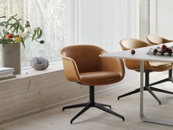Tables: Muuto - Designer table 70/70 grey – D'occasion à Zürich par HeleneB 2