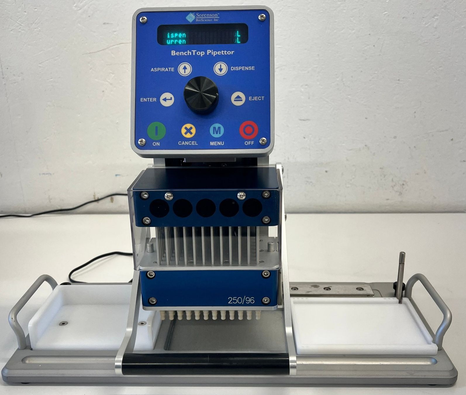 Accessori da laboratorio: Sorenson Bioscience BenchTop Microplate Pipetting System – Usato da Niederdorf venduto da LeptonAG_Labor 1