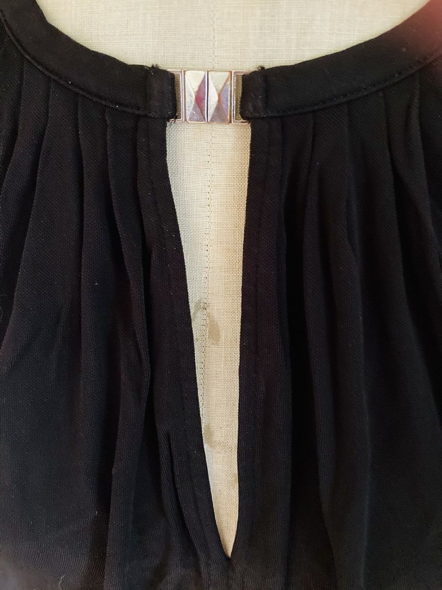 Tops: Top noir à fermoir métallique – Gebraucht aus Ardon von hel_2sxp 1