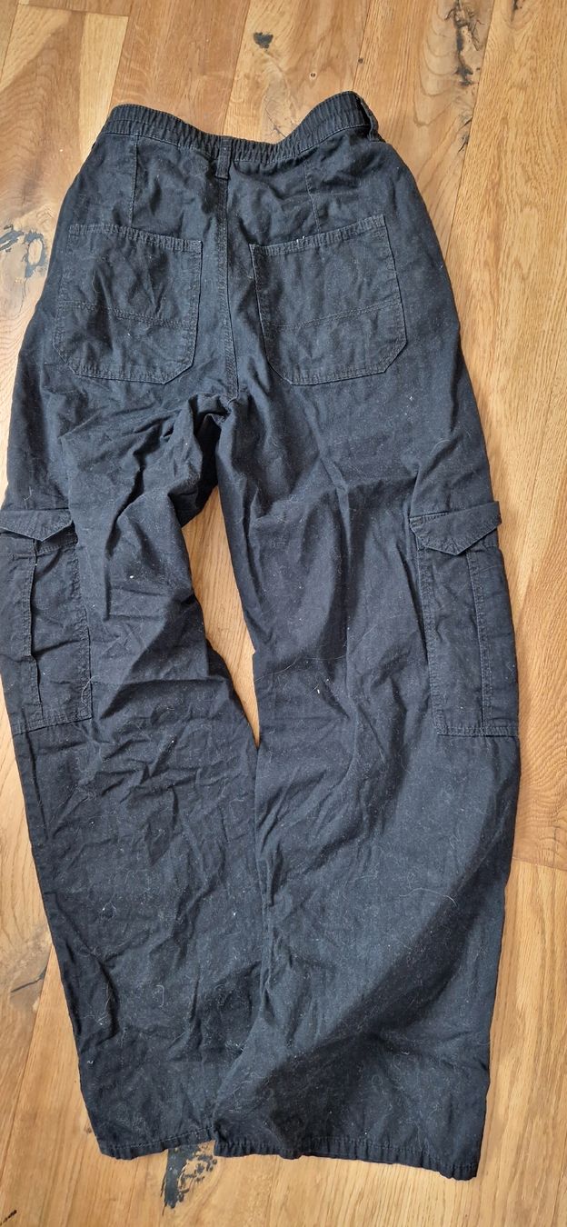H&M Pantaloni: Schwarze Stoffhose in Gr.170 – Usato da Grosswangen venduto da iranki80 1