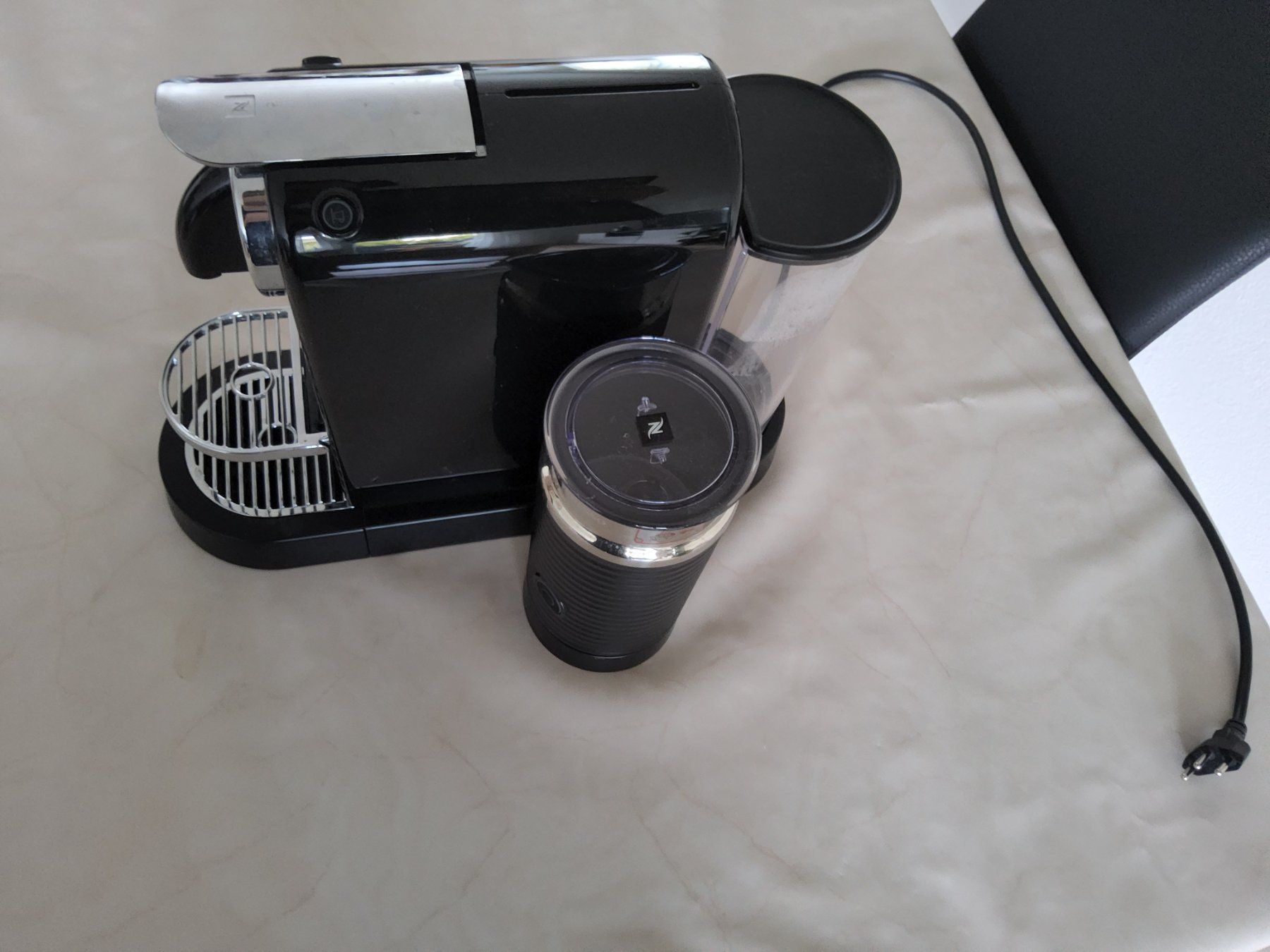 Nespresso Kaffeemaschinen & Espressomaschinen: Nespresso CitiZ&Milk De Longhi – Gebraucht aus Oberwil BL von henry44 1