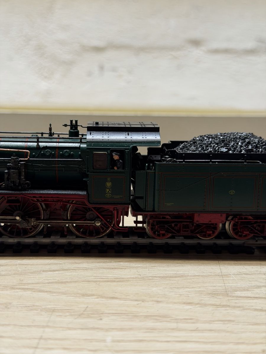 Fleischmann Modellini di ferrovie: Dampflok Fleischmann HO 2412 Hanover – Usato da Herzogenbuchsee venduto da ioa_zcm6 3