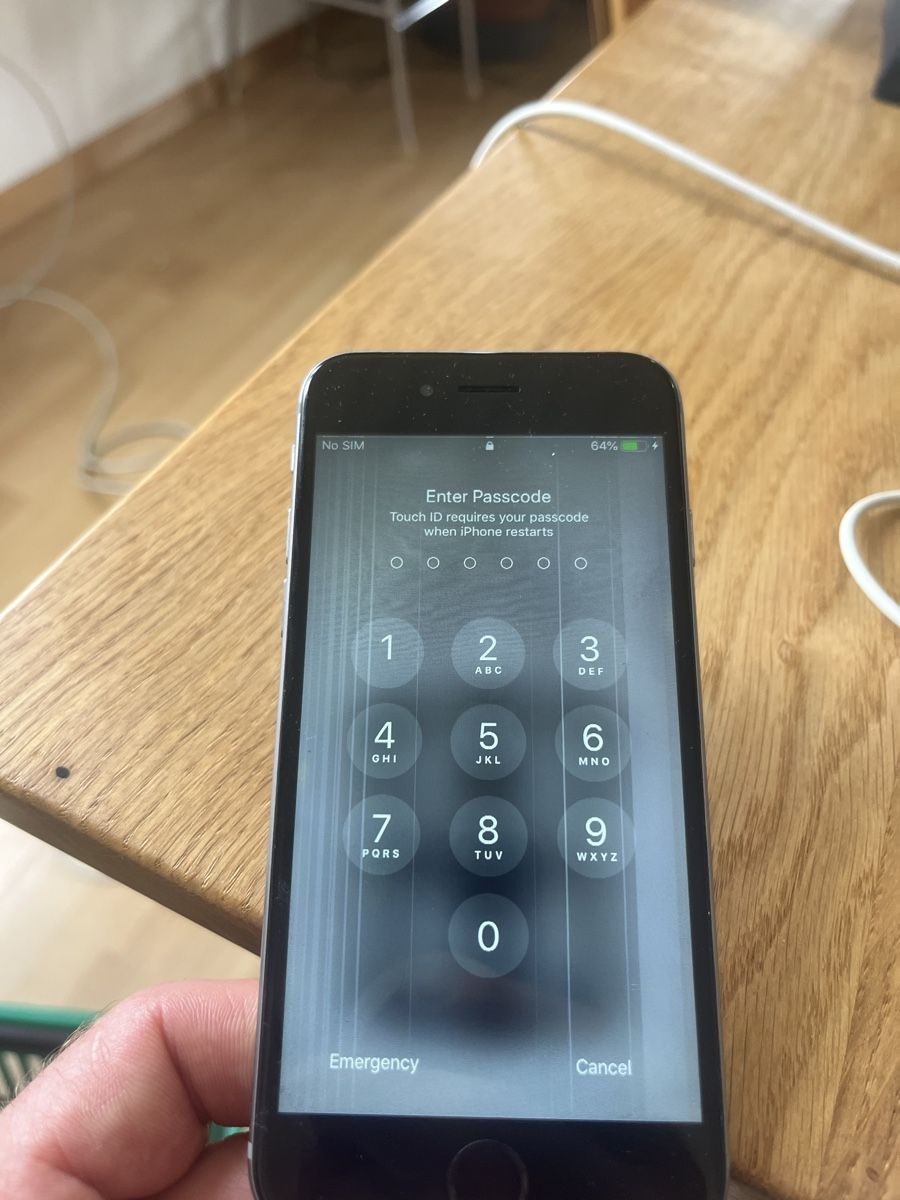 Apple Handys / Smartphones: Apple iPhone 6 mit Ladegerät und Verpackung gebraucht – Gebraucht aus Nidau von Tschulieng 1