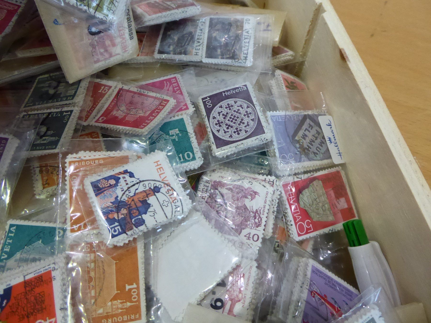 Tutti i francobolli: Interessante Box mit Schweizer Marken – Usato da Rothrist venduto da swisstools 2