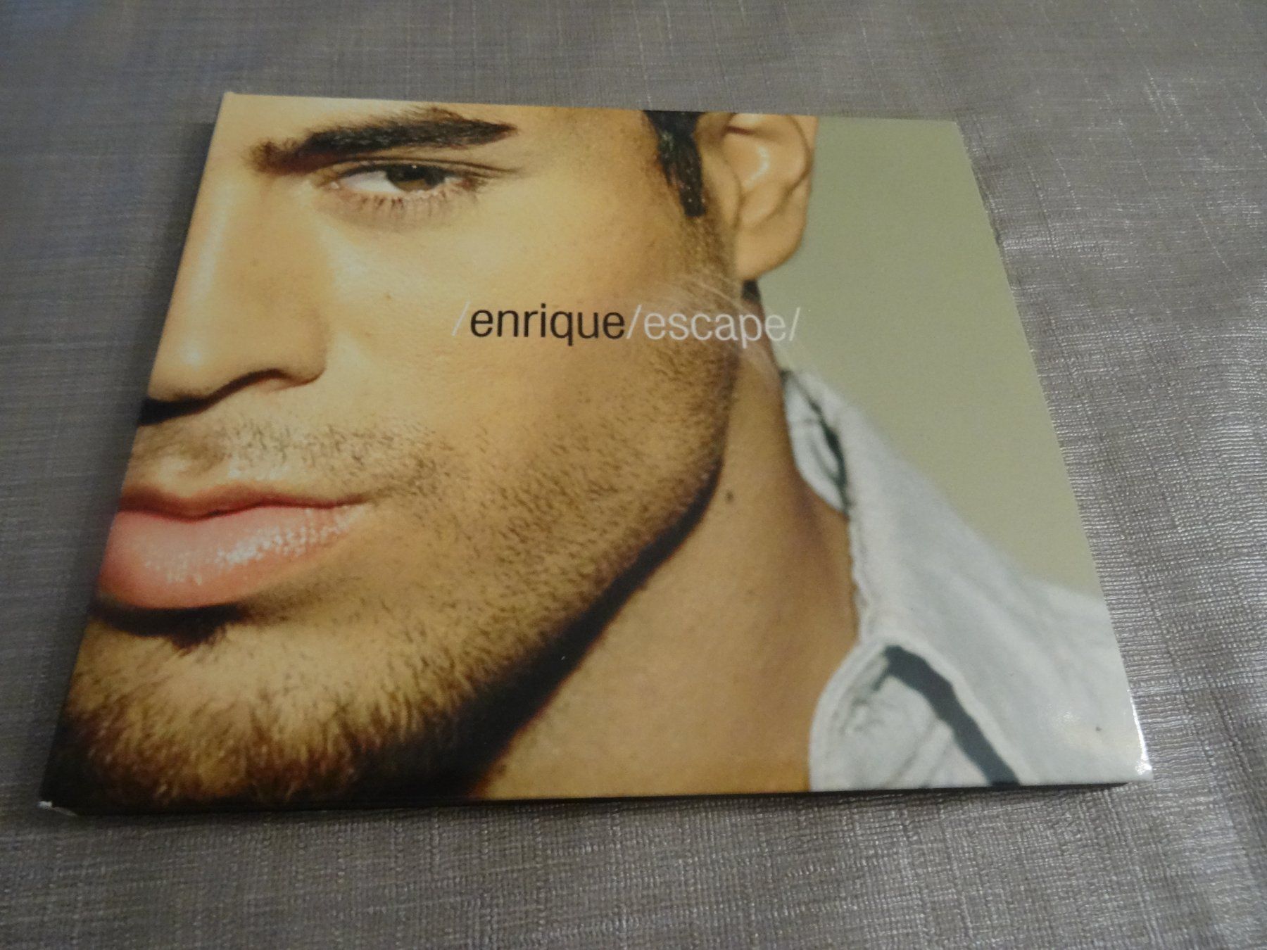 CD: Enrique Iglesias - Escape CD – Usato da Olten venduto da Disc-Ausverkauf
