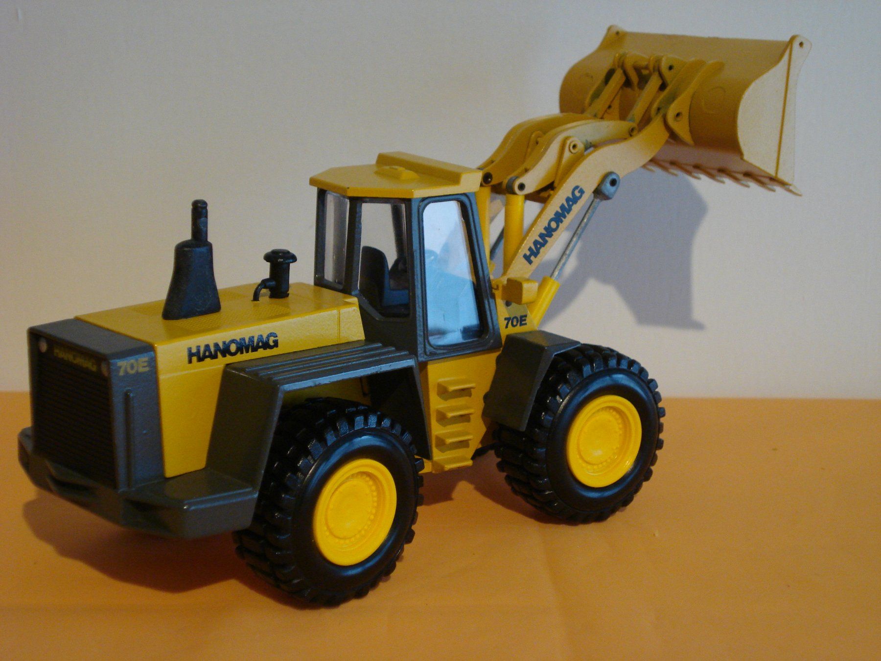 Conrad Kit di modellismo & Modellini statici: HANOMAG 70 E Radlader – Usato da Mitlödi venduto da worker04 1