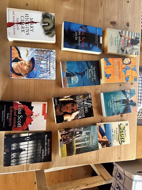 Bücher: Bücher – Gebraucht aus Tamins von Lalel