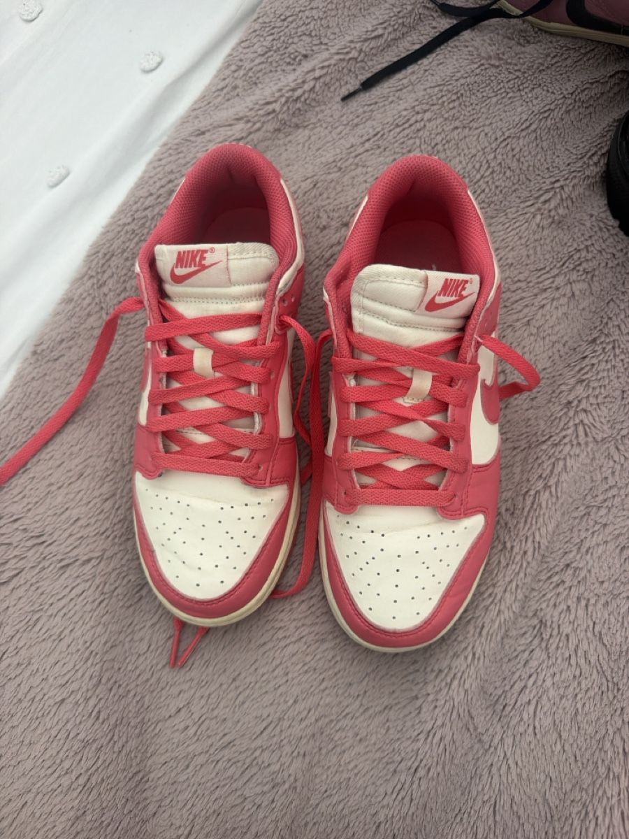 Nike Damenschuhe: nike dunk pink – Gebraucht aus Sion von tatiana.1508