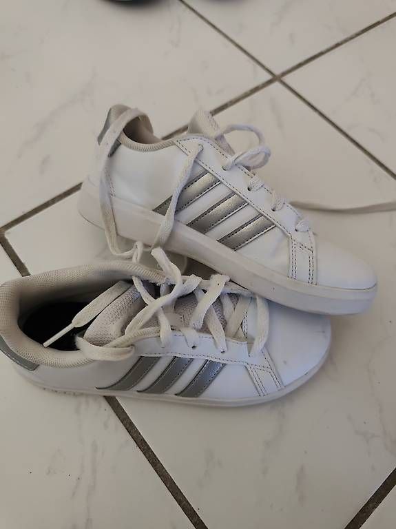 Herrenschuhe: Sneakers Adidas – Gebraucht aus Emmenbrücke von AKTA3123