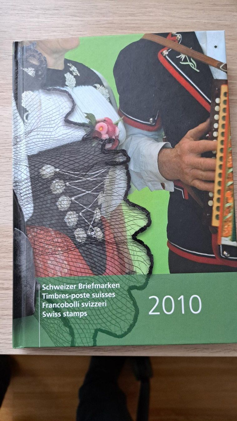 Tutti i francobolli: Schweizer Briefmarken Jahresbuch 2010 – Nuovo (secondo la descrizione) da Strengelbach venduto da zruktsnre45