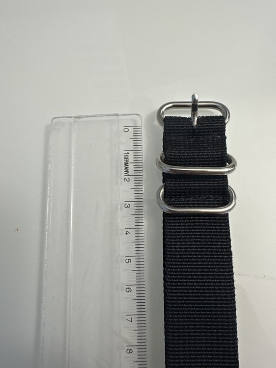 Bracciali & Braccialetti: Schwarzes Nato-Armband, 22mm, neuwertig, Top-Zustand! – Nuovo (secondo la descrizione) da Biel/Bienne venduto da Vintgare 1