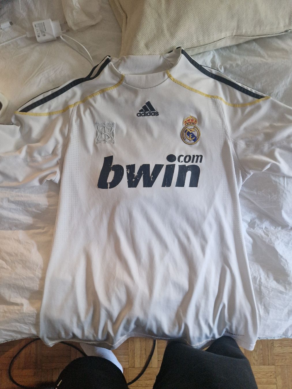 Real Madrid Canottiere & Pantaloni: Maillot Ronaldo Real Madrid 2009 – Usato da Les Acacias venduto da S.Vieira 1