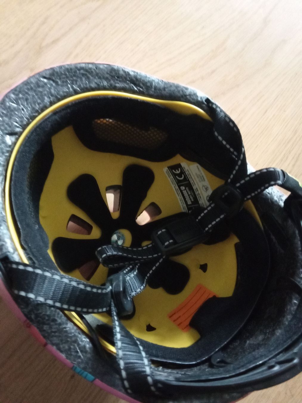 Caschi: Nutcase Mädchen Velohelm neuwertig – Usato da Oberengstringen venduto da Pepper6 1