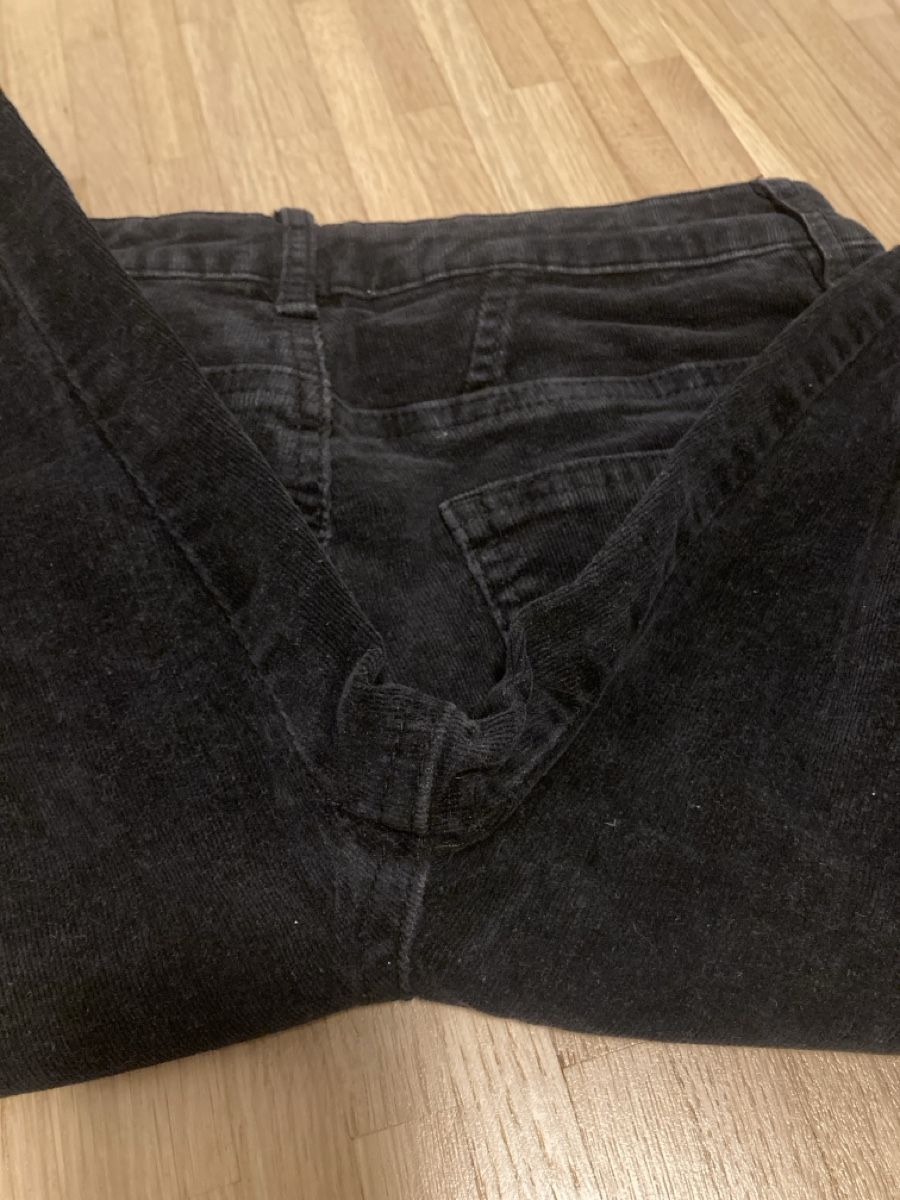 Pantaloni: Schwarze Hose ähnlich Samt – Usato da Urtenen-Schönbühl venduto da alessibas 4
