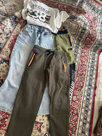 Kinder Kleidung Set Pullover Hosen Grösse 134-140  gebraucht