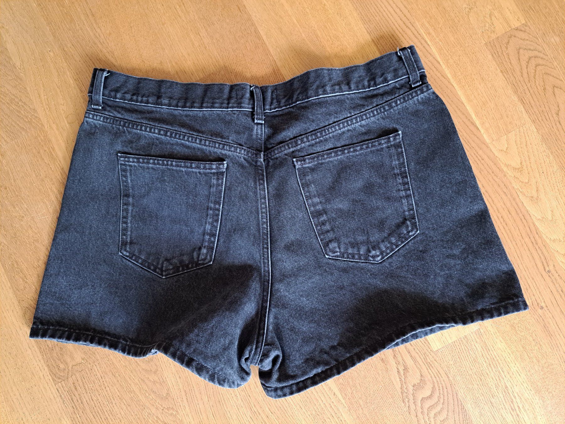Pantaloni: Shorts Gr. 46 – Usato da Oetwil am See venduto da Kuechenzeit 1