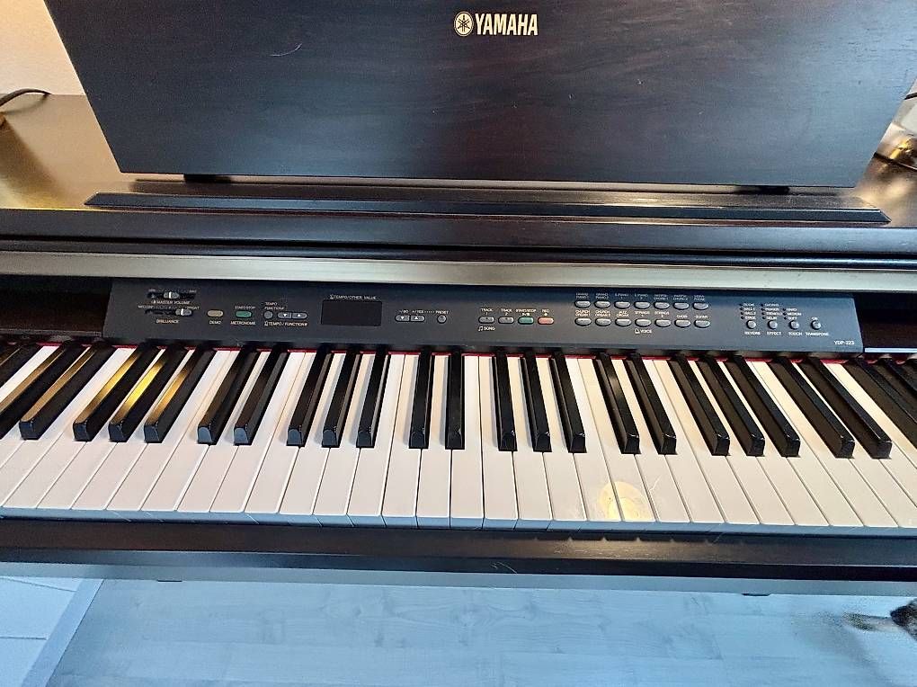 Strumenti musicali: Yamaha YDP-223 E-Piano Digitalpiano – Difettoso da Zürich venduto da fel_k9mp 2