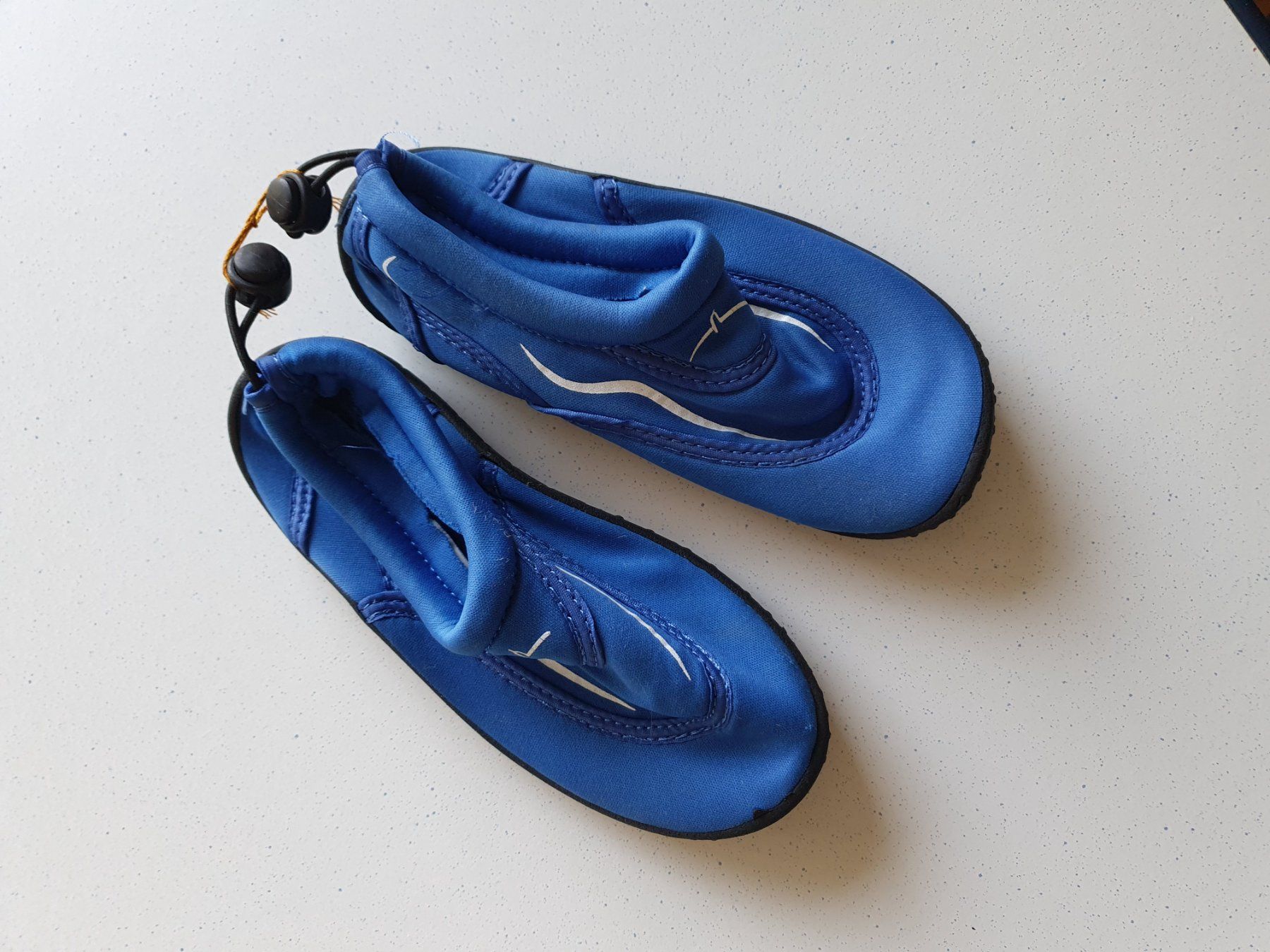 Scarpe da uomo: Badeschuhe Jungen oder Mädchen Grösse 29 – Usato da Ebmatingen venduto da zeitlos-gesund.ch