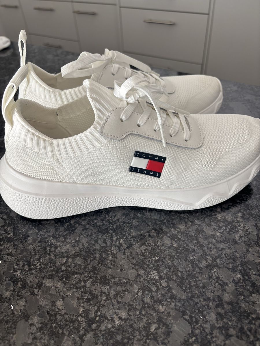 Tommy Hilfiger Scarpe da uomo: Sneaker gr.41 Hilfiger – Usato da Zug venduto da Biki72