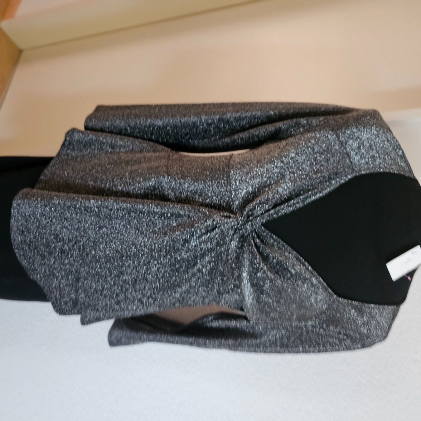 Maglioni & Felpe: Sehr elegantes kleider paket Gr. 42, – Nuovo e nell'imballaggio originale da wolfhalden venduto da 46464646 4
